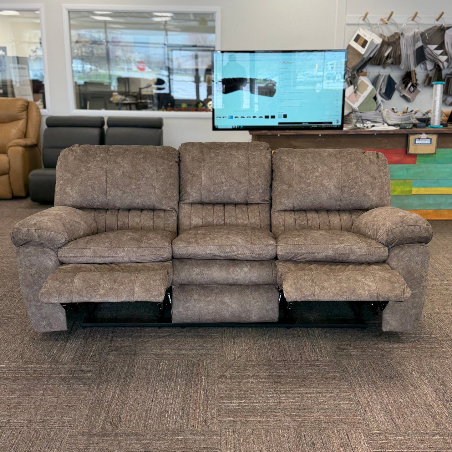 Reyes Manual Reclining Sofa 91"