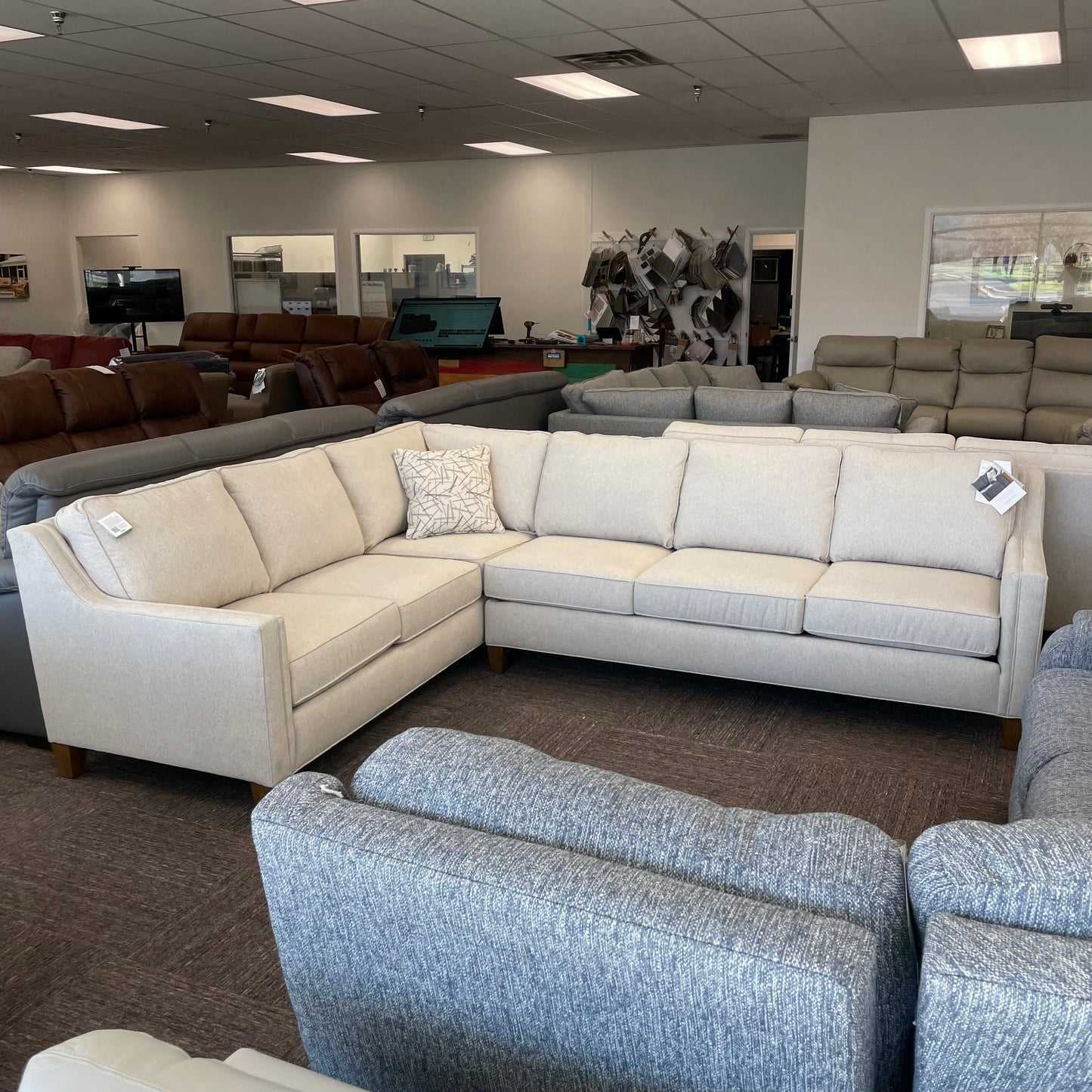 Henry 6pc Leather Sectional w/Bonus Features