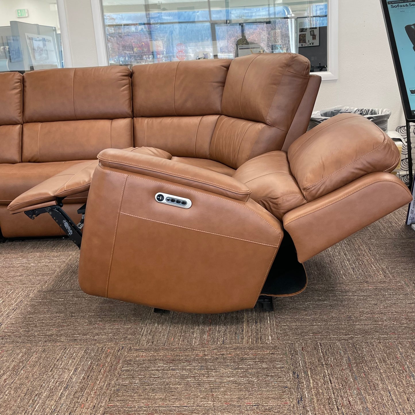 Henry 6pc Leather Sectional w/Bonus Features