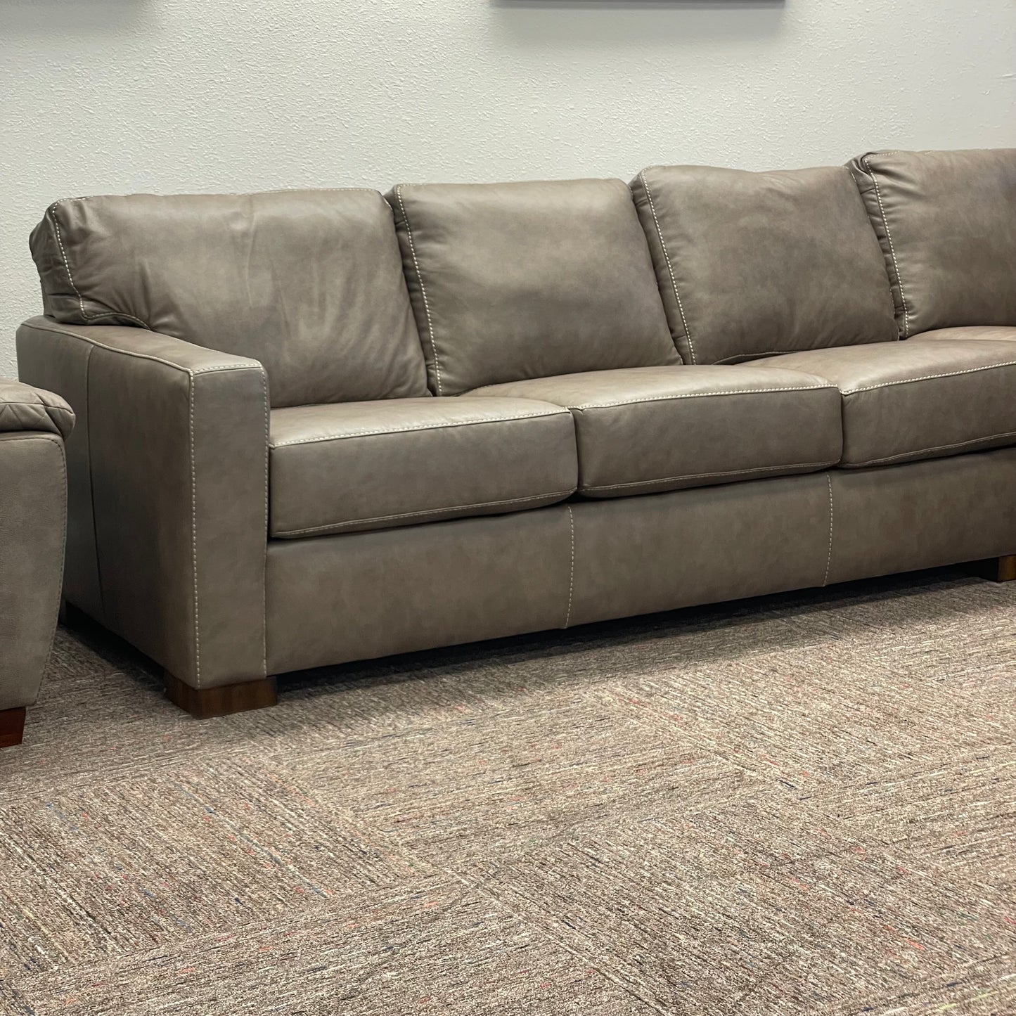 Bryant 2pc Sectional