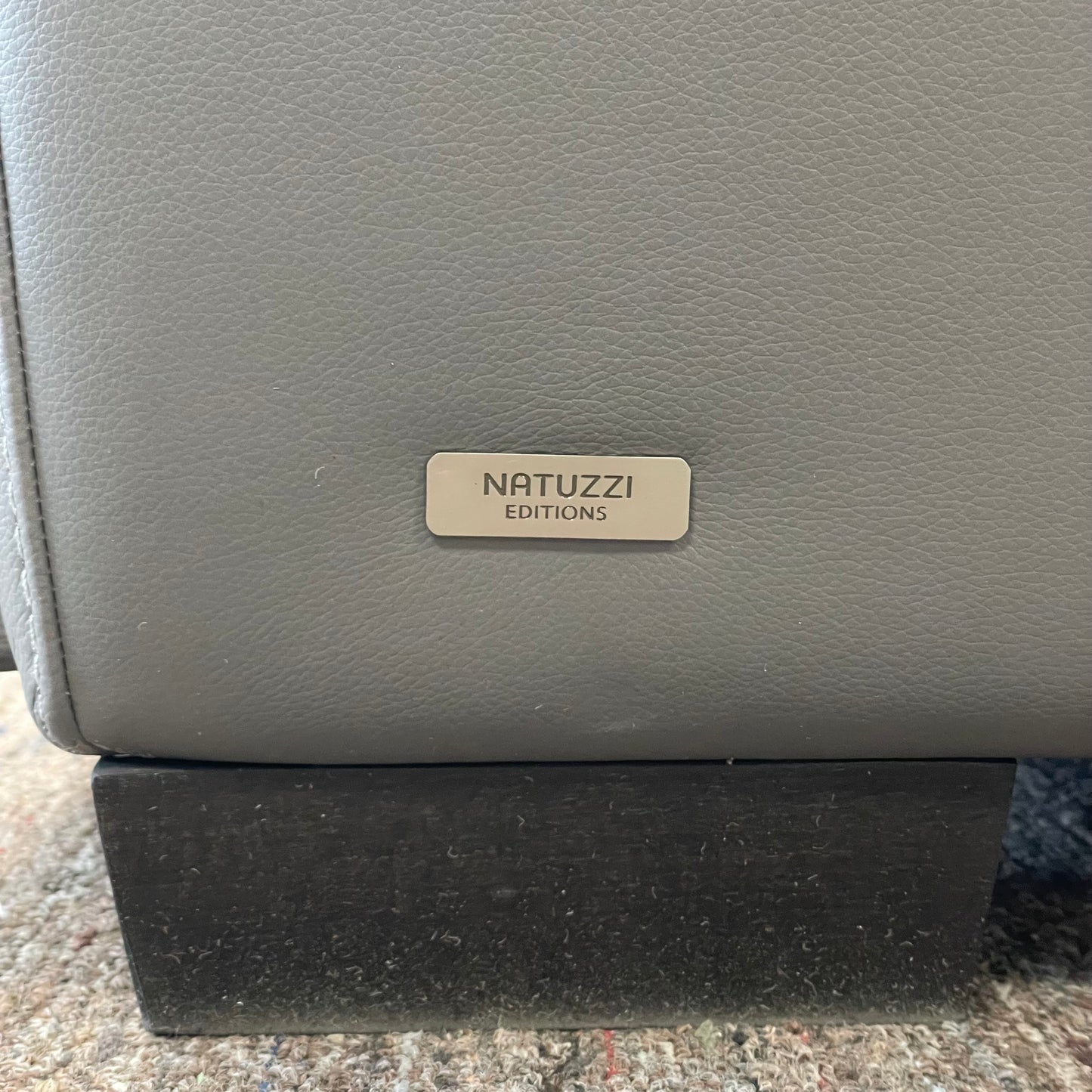 Henry 6pc Leather Sectional w/Bonus Features