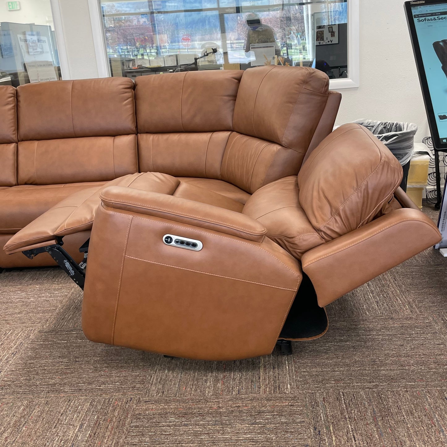 Henry 6pc Leather Sectional w/Bonus Features